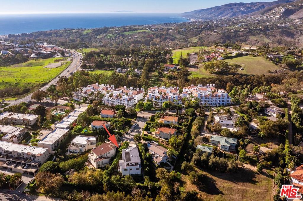 Photo of 28935 W Beach Lane, Malibu, CA 90265 (MLS # 25622741)