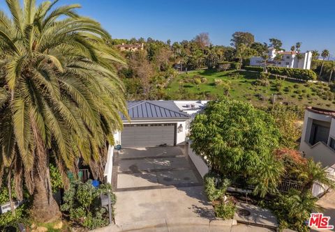 Photo of 28935 W Beach Lane, Malibu, CA 90265 (MLS # 25622741)
