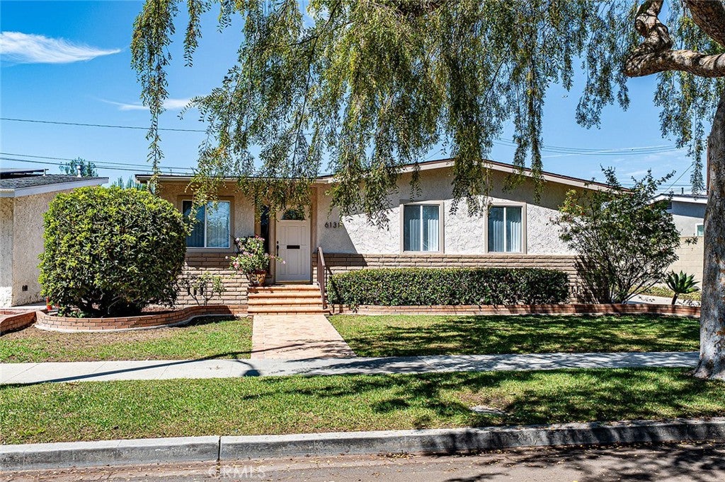 6131 E Benmore