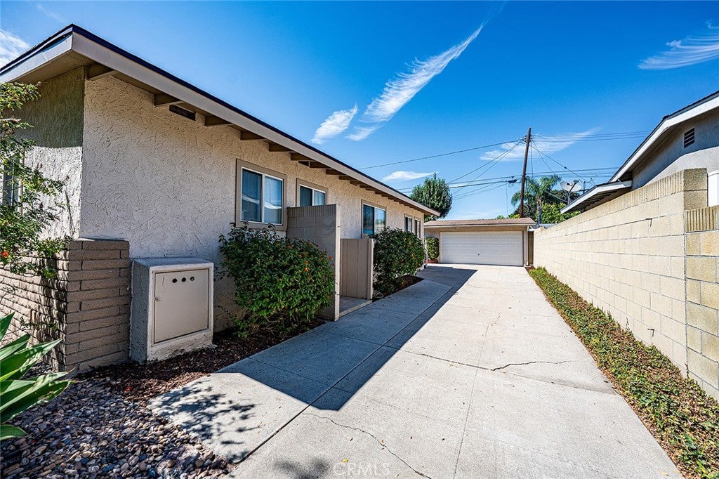6131 E Benmore