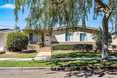Photo of 6131 E Benmore ST, Long Beach, CA 90815 (MLS # PW26184686)