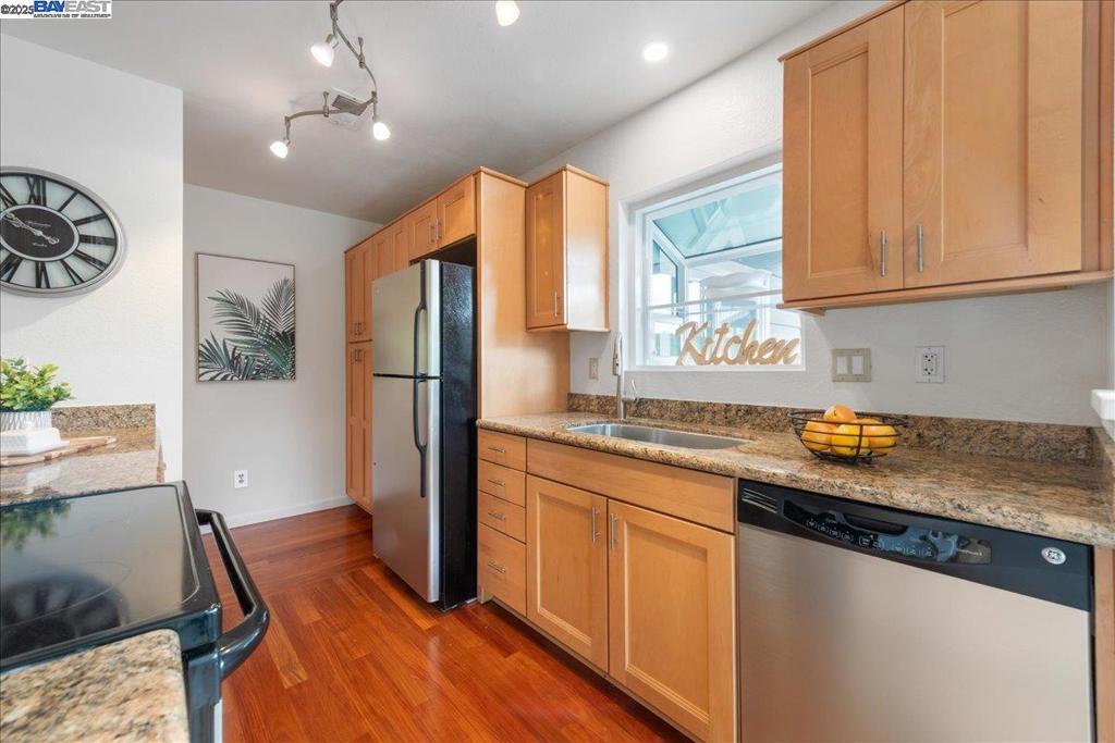 CANYON MEADOWS - Residential