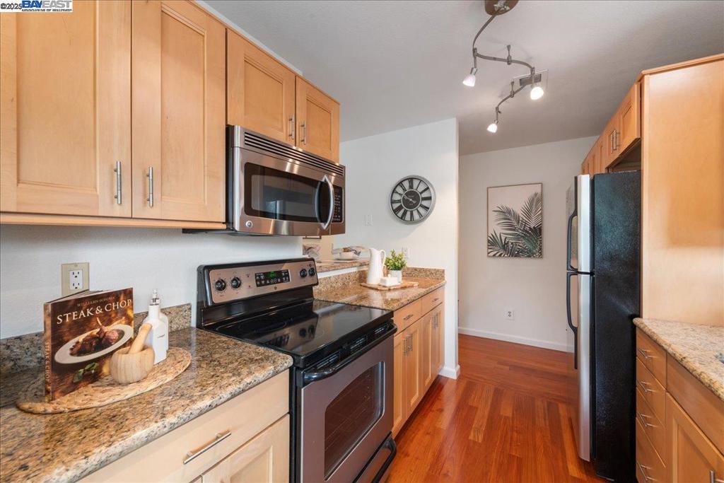 CANYON MEADOWS - Residential