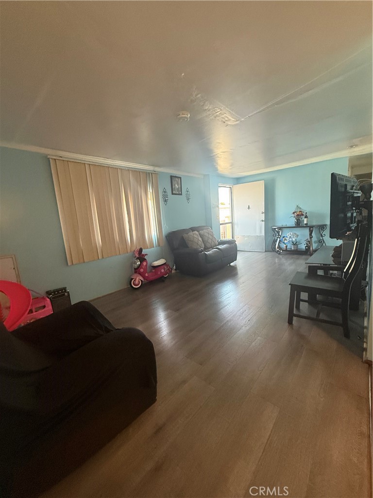 1517 Merced 43