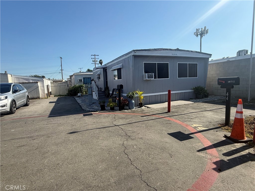 1517 Merced 43