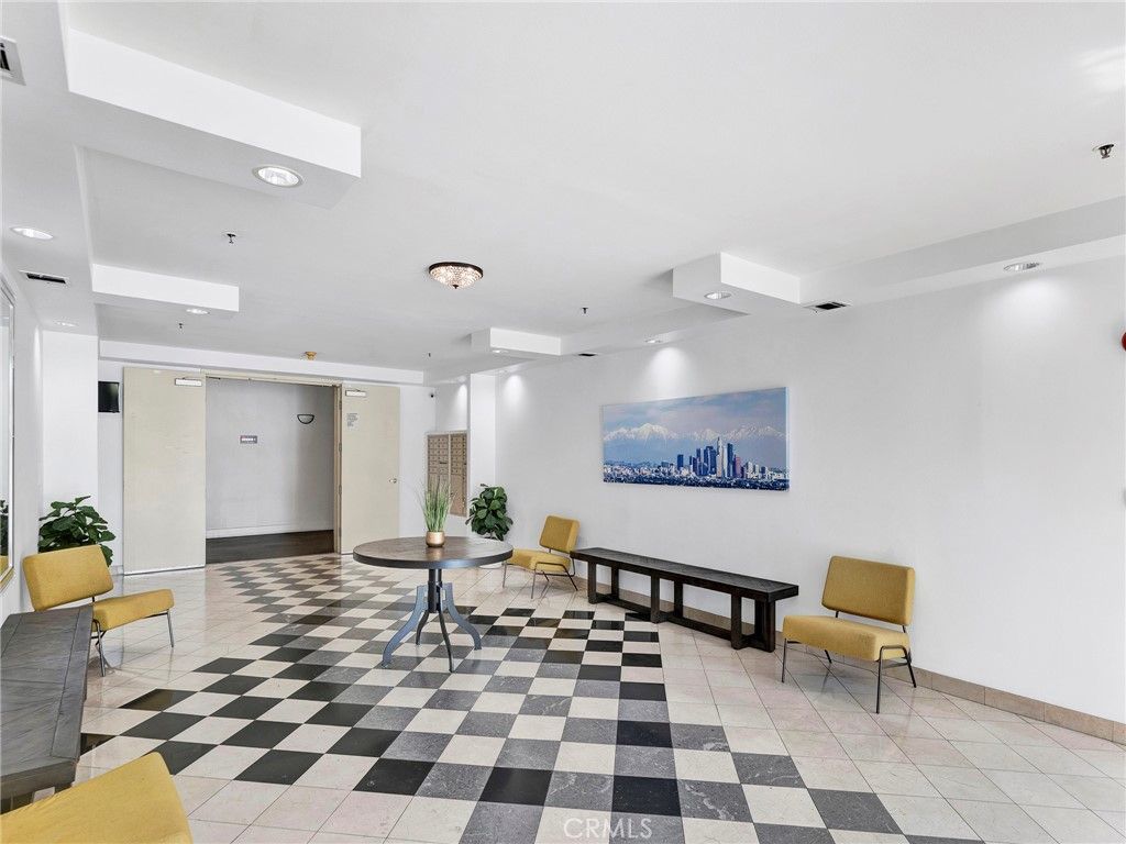 Photo of 5350 White Oak Avenue #114, Encino, CA 91316 (MLS # SR25167253)