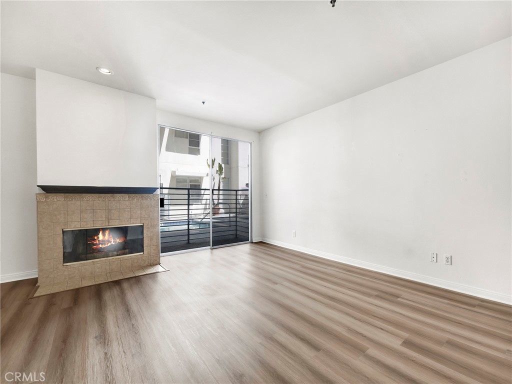 Photo of 5350 White Oak Avenue #114, Encino, CA 91316 (MLS # SR25167253)