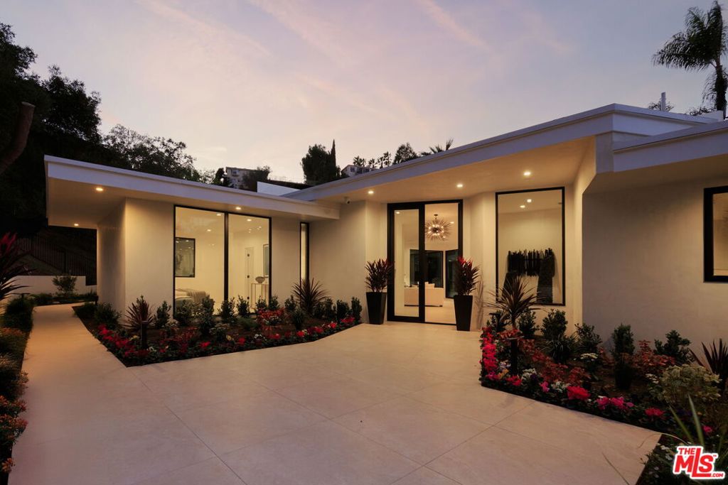 1935 Loma Vista Drive