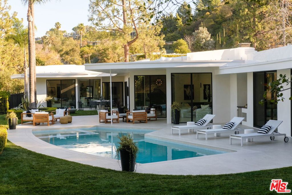 1935 Loma Vista Drive