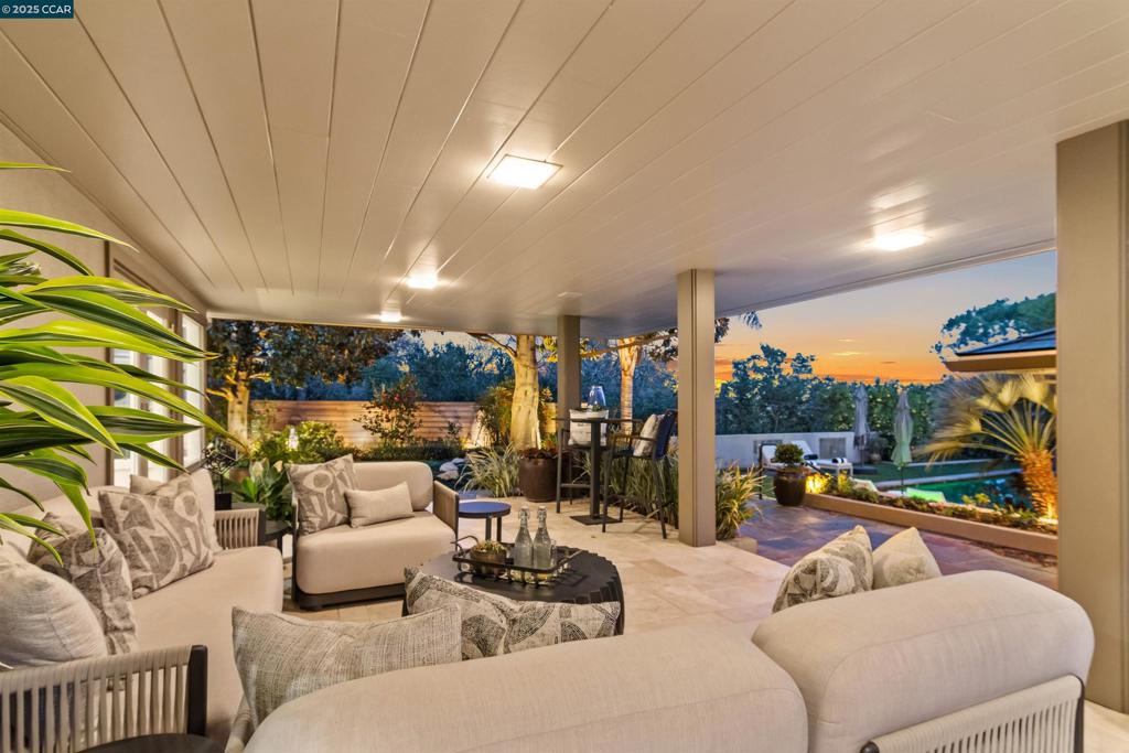 1121 Estates Dr