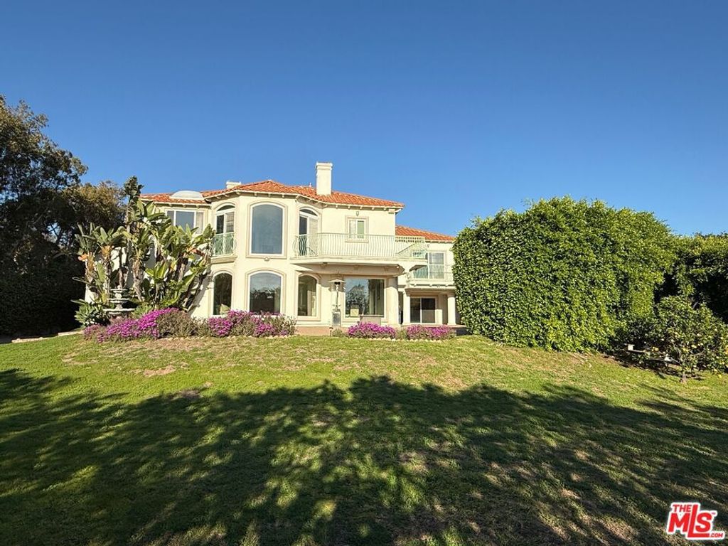 Photo of 29752 Baden Place, Malibu, CA 90265 (MLS # 26638513)