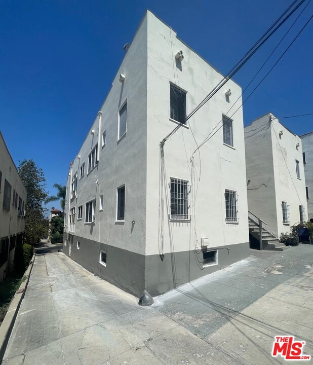 140 N Kenmore Avenue