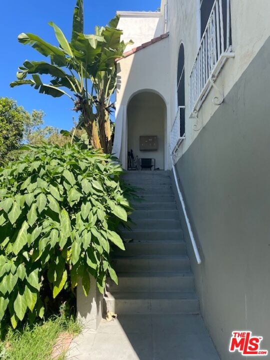 140 N Kenmore Avenue