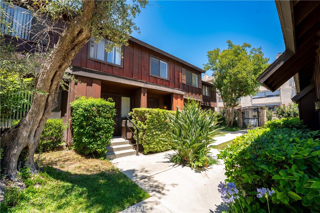Beautifully Remodeled Townhouse in a Prime Gated Community in city of Winnetka!
Welcome to this stunning, completely remodeled townhouse featuring 3 spacious bedrooms and 2.5 beautifully updated bathrooms. Step inside to find an open, light-filled layout with gorgeous wood flooring throughout, fresh paint, and a modern, tastefully redone kitchen complete with a pantry and plenty of storage space.
Enjoy the luxury of built-in shelves and closets, brand-new staircase railing, and newly updated bathrooms designed with style and comfort in mind. The home also boasts a private patio, perfect for relaxing or entertaining, and a attached two-car garage with ample room.
This home is located in a well-maintained, gated community that offers easy access to the sparkling pool, community center, and plenty of guest parking. Walking distance to the beautiful Runnymede Park.
This one has it all,,,spacious, bright, stylish, and move-in ready. Don’t miss out!