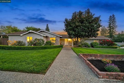 Photo of 102 Fiesta Cir Cir, Orinda, CA 94563 (MLS # 41130373)