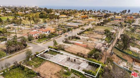 Photo of 701 Via De La Paz, Pacific Palisades, CA 90272 (MLS # 26674013)