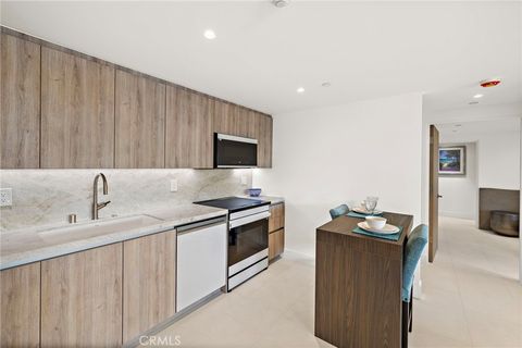 Photo of 200 Alta Vista Way #B, Laguna Beach, CA 92651 (MLS # LG25187912) Photo of 200 Alta Vista Way #B, Laguna Beach, CA 92651 (MLS # LG25187912)