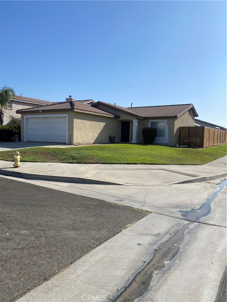 GREAT Single Story Home Very Well Kept New Flooring and Carpet and Outside Paint Shows Very Good Curb Appeal Close To schools And Shopping
and Minutes to the 10 Fwy also the 60 Fwy it has Fire sprinklers for Safety on all the Ceilings and Fire Hydrant in Front of the Home it May Help with Insurance Rates Central Heating and Cooling For your Family Comfort all Year, This Beautiful Home is Located in one of FONTANA'S Most desirable Communities Take Advantage of this Opportunity to Own Your Home in a Great City