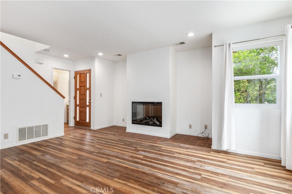 1580 Emerson