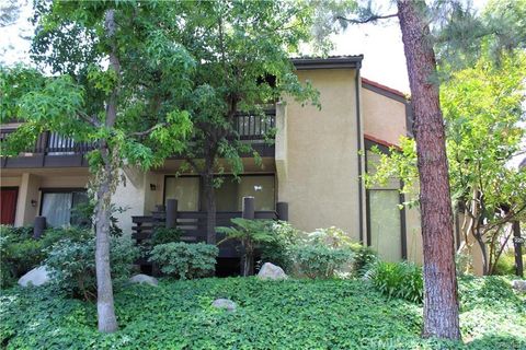 Photo of 21820 Marylee Street #225, Woodland Hills, CA 91367 (MLS # SR26043537)