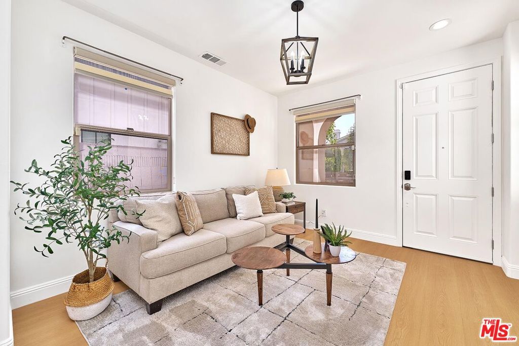 646 N Sierra Bonita Avenue