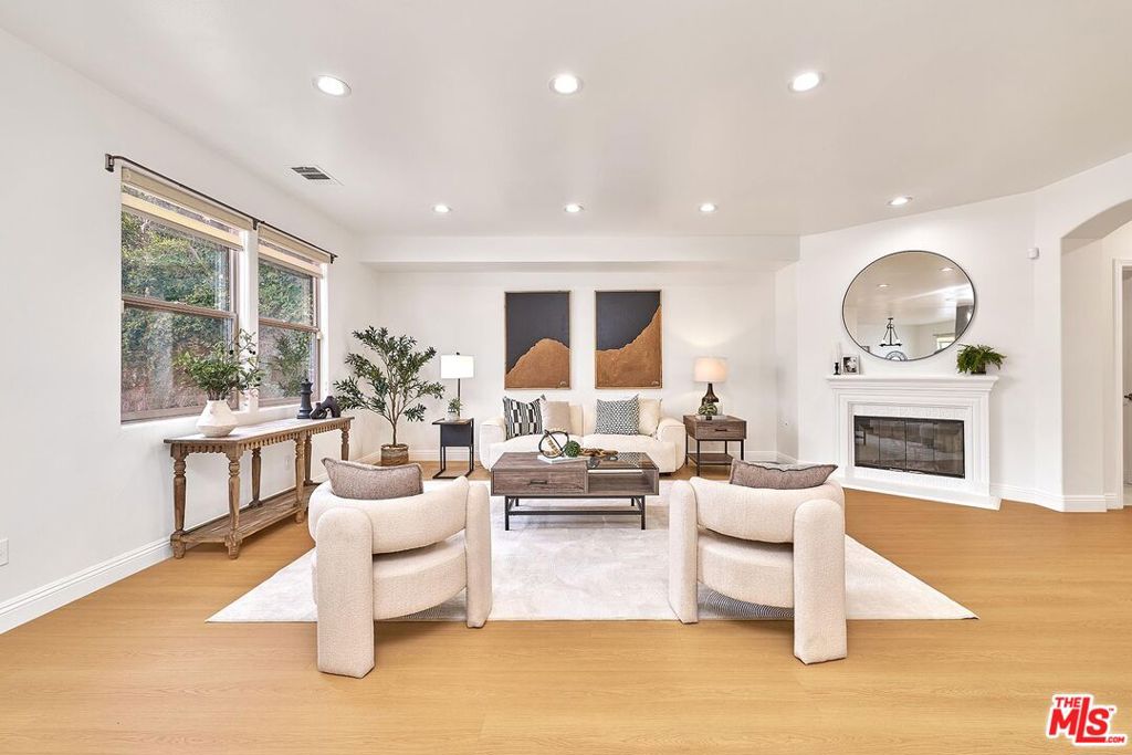 646 N Sierra Bonita Avenue