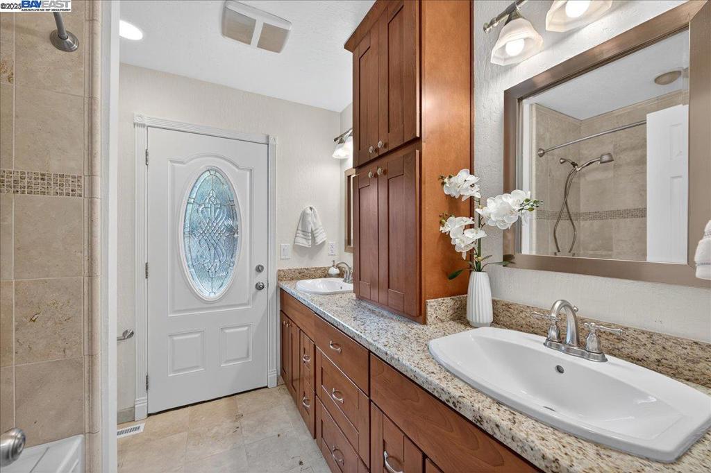 BIRDLAND - Residential