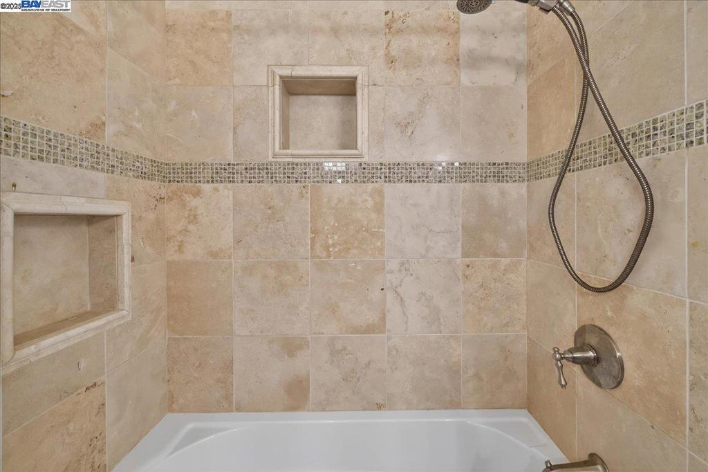 BIRDLAND - Residential