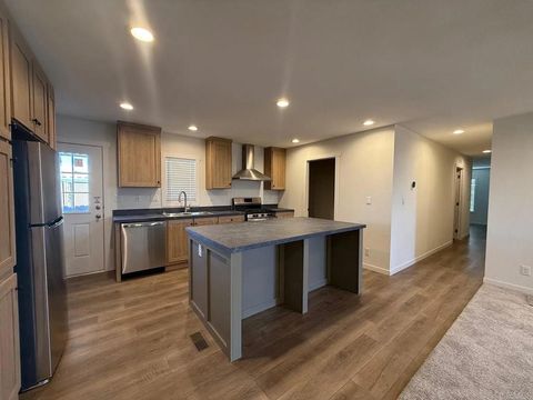 Photo of 1850 Lincoln Avenue #91, El Centro, CA 92243 (MLS # NDP2510259) Photo of 1850 Lincoln Avenue #91, El Centro, CA 92243 (MLS # NDP2510259)