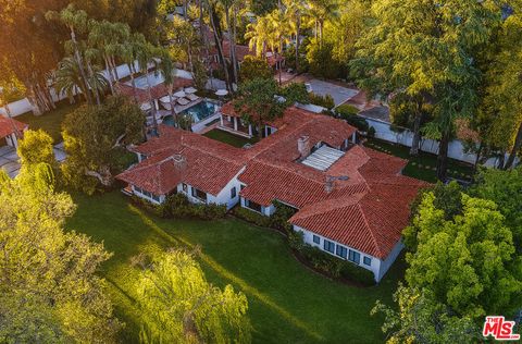 Photo of 18625 Wells Drive, Tarzana, CA 91356 (MLS # 25528977)