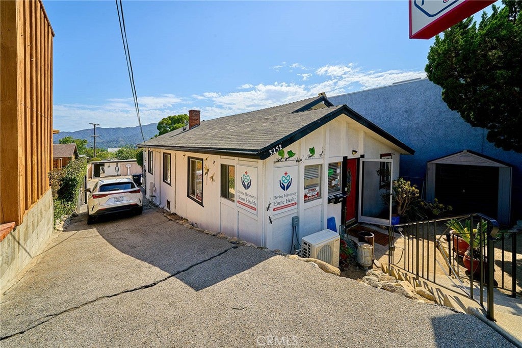 3252 Foothill Boulevard