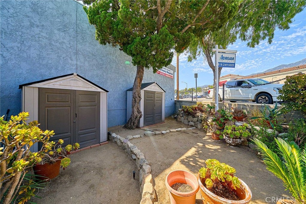 3252 Foothill Boulevard