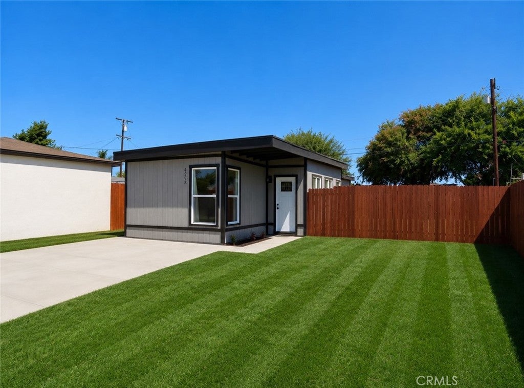 4953 E San Carlos
