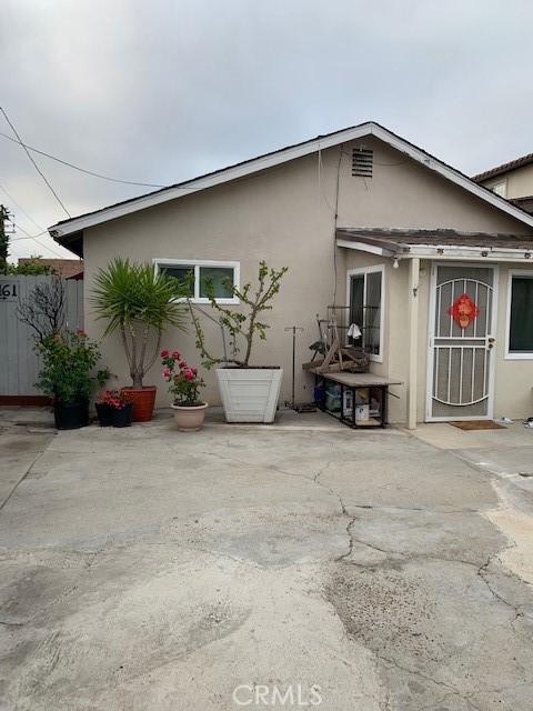 Great investment opportunity in Westminster! This triplex features two units with 3 bedrooms and 1 bathroom each, and one unit with 2 bedrooms and 1 bathroom. Each unit includes driveway parking for two cars. The property sits on an approximately 8,400 SQFT lot in an R3 multi-family residential zone, offering excellent potential for future development. Each unit has its own address—7161, 7163, and 7165—as well as separate water heaters and individual gas meters.
Conveniently located near the Asian Little Saigon Mall, shopping centers, schools, Golden West Park, and entertainment venues—just a few miles from the beach. Easy access to the 405 Freeway and Beach Blvd (HWY 39).
This property also includes a detached two-car garage with ADU conversion potential, adding to its income-generating possibilities. Don’t miss out on this promising investment!