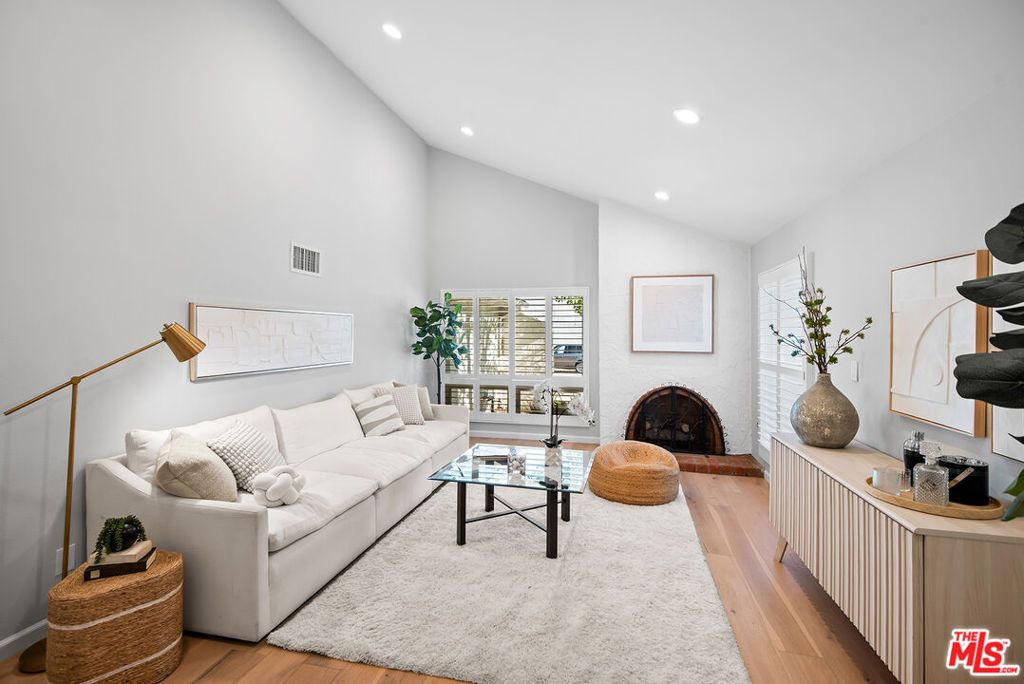 Photo of 4911 Patrae Street, Los Angeles, CA 90066 (MLS # 26637191)