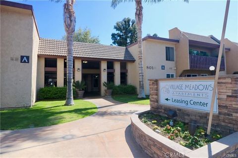 Photo of 801 S Lyon Street #H-3, Santa Ana, CA 92705 (MLS # OC26016661)