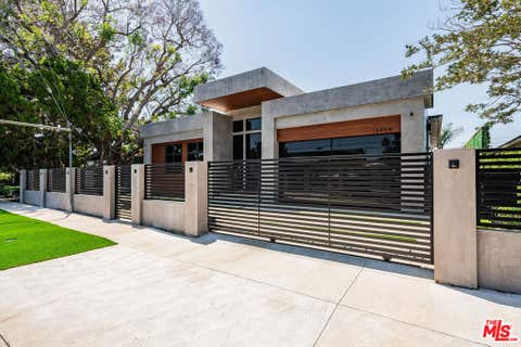 Photo of 13454 Albers Street, Sherman Oaks, CA 91401 (MLS # 26869933)