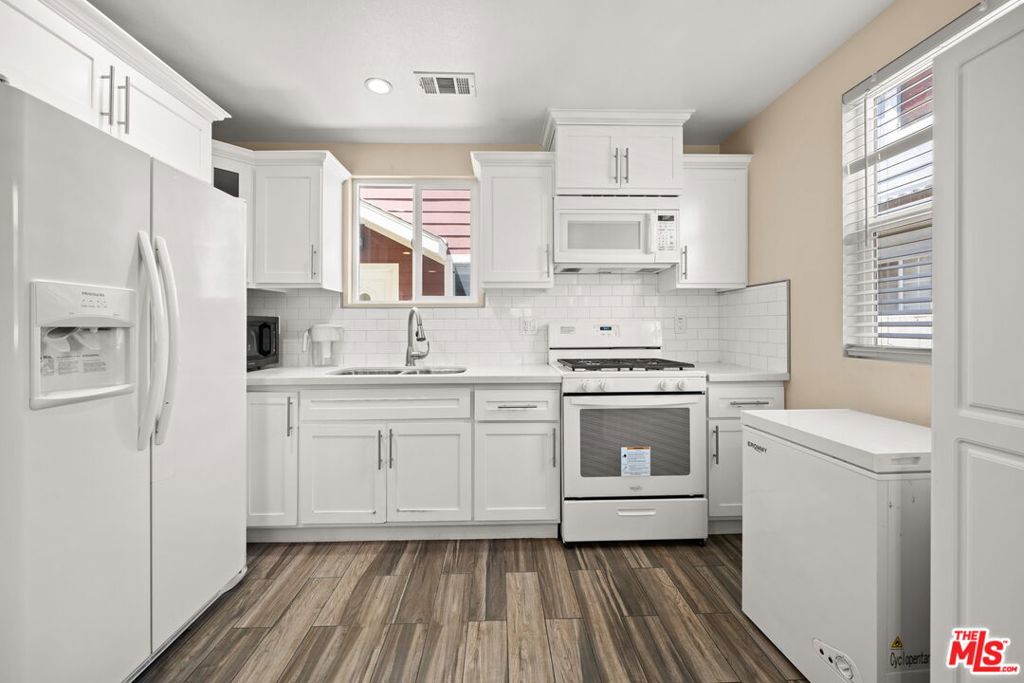 1325 W 37th Place
