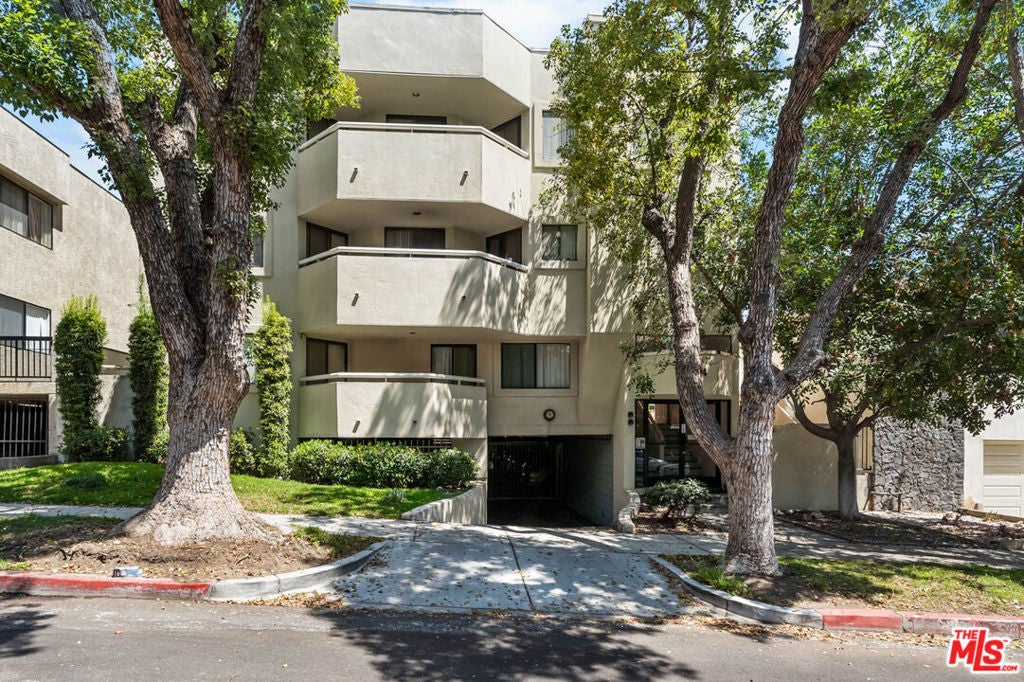 554 E San Jose Avenue