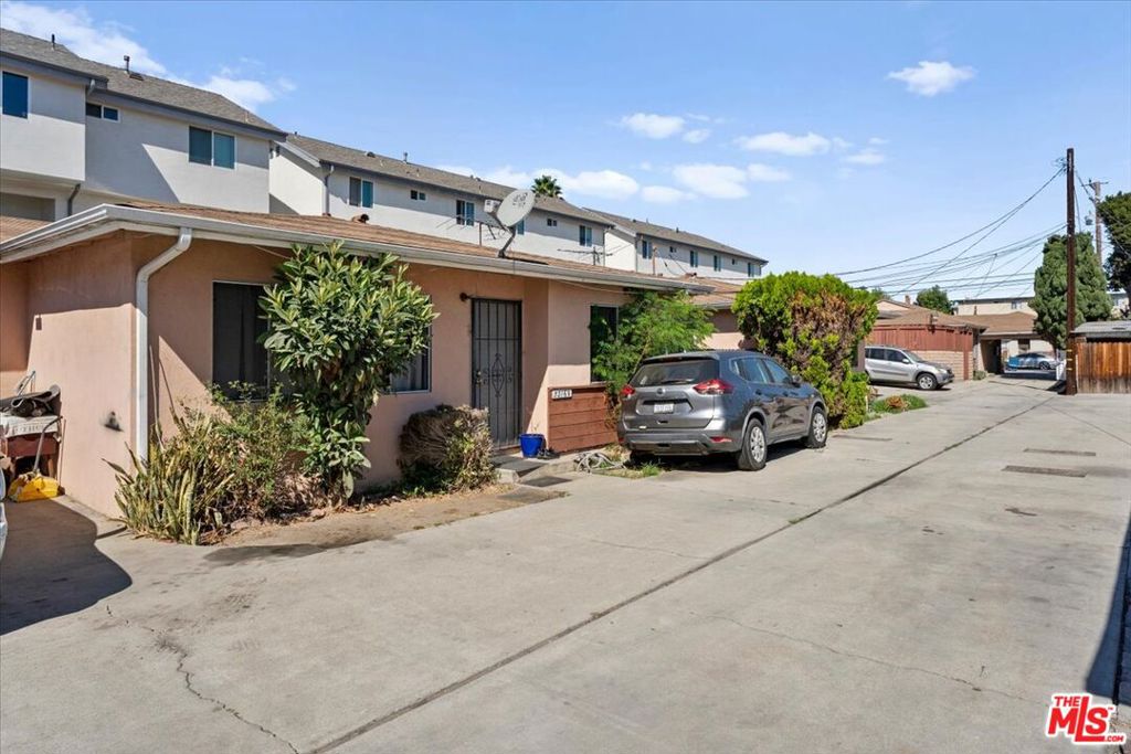 3218 W 139th Street