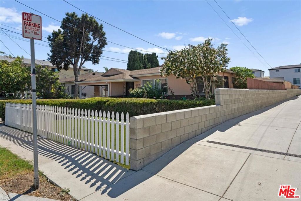 3218 W 139th Street