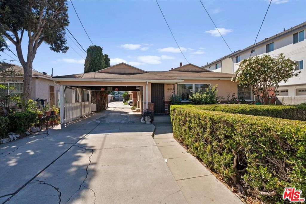 3218 W 139th Street
