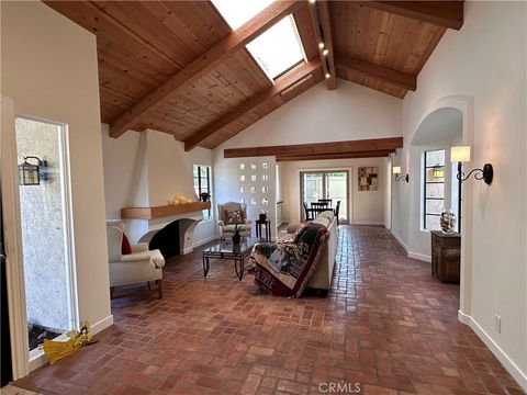 Photo of 19 Willowgrove, Irvine, CA 92604 (MLS # OC25217535) Photo of 19 Willowgrove, Irvine, CA 92604 (MLS # OC25217535)