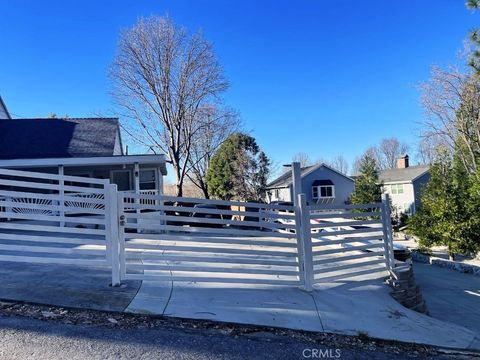 Photo of 1350 Oak Way, Lake Arrowhead, CA 92352 (MLS # RS26019039)