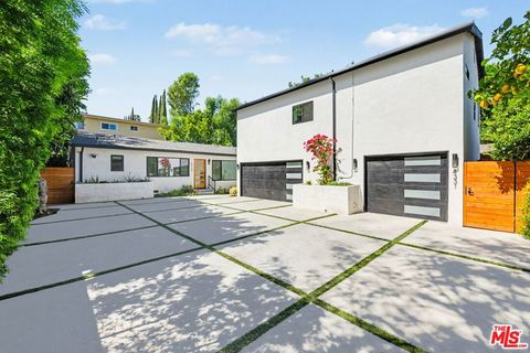 Photo of 4329 Allott Avenue Avenue, Sherman Oaks, CA 91423 (MLS # 26667535)