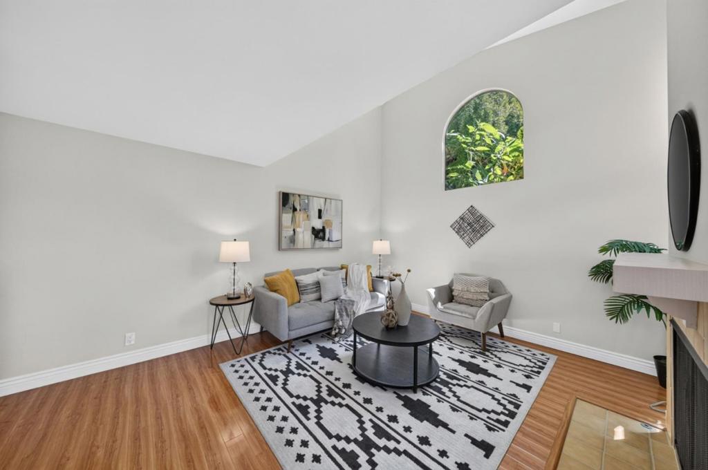 1205 Sierra Village Way