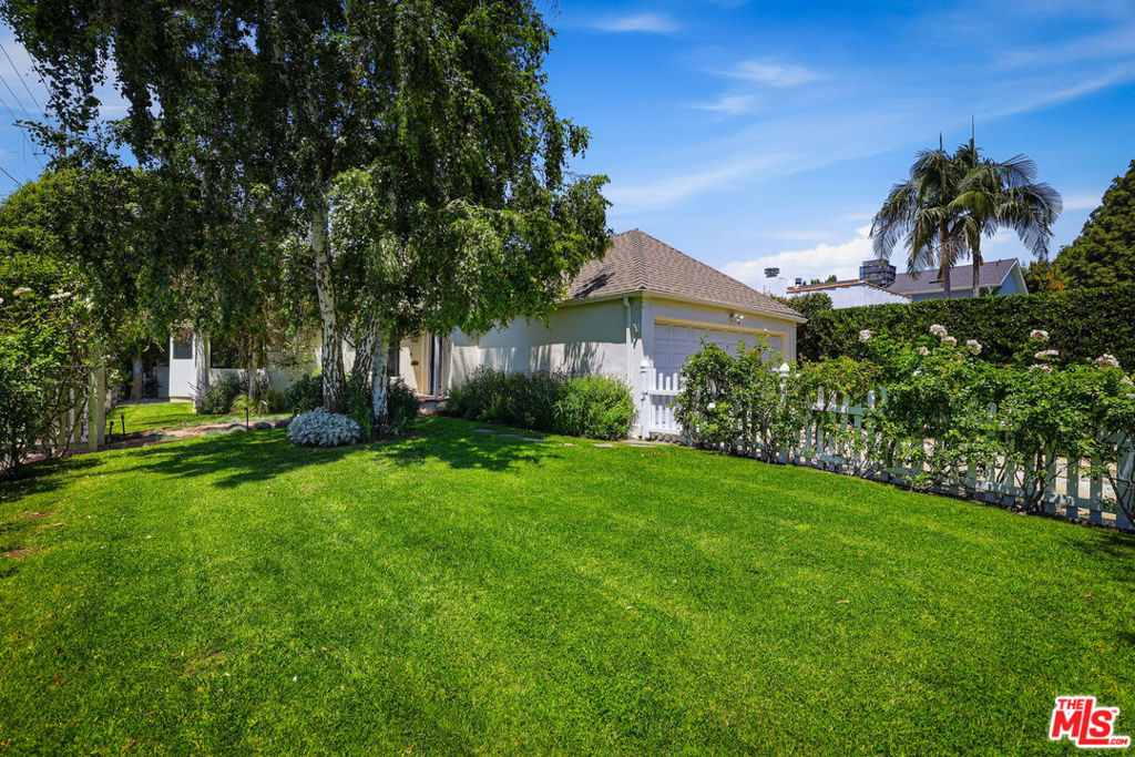 11357 Aqua Vista Street