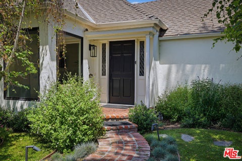 Photo of 11357 Aqua Vista Street, Studio City, CA 91602 (MLS # 26840099)
