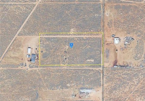 Photo of 13200 Venada, Lucerne Valley, CA 92356 (MLS # AR26088923)