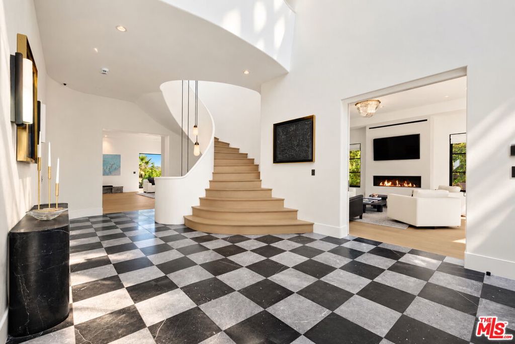8 Oakmont Drive